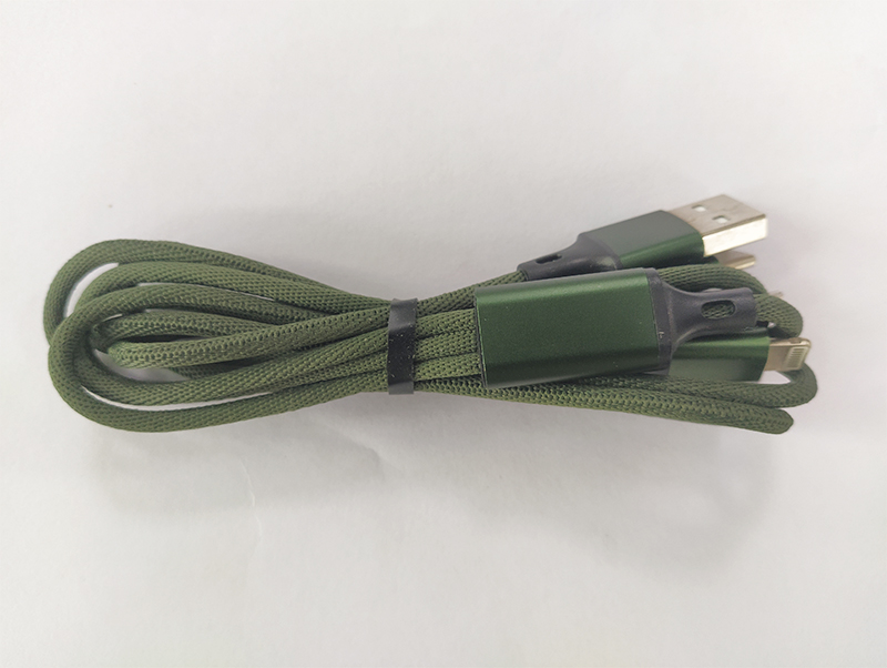 這款一拖三數(shù)據線可以解決你出門攜帶多條數(shù)據線的局面