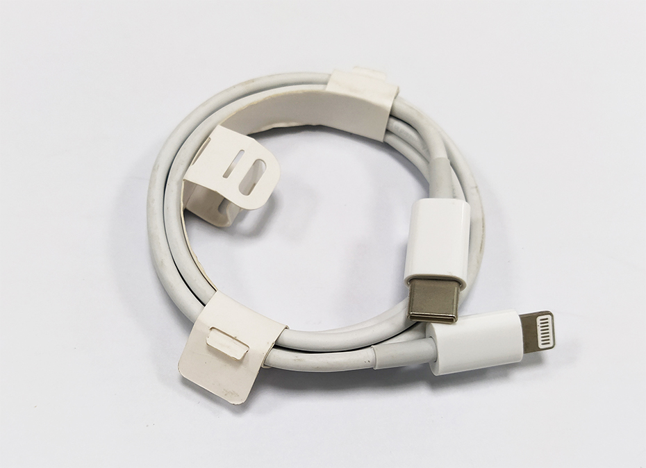 蘋果充電線生產(chǎn)廠家，聯(lián)鑫德誠數(shù)據(jù)線定制工廠