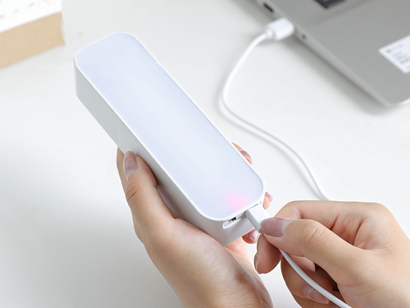 小臺燈白色TPE USB/Type-C充電線定制，聯(lián)鑫德誠數(shù)據(jù)線廠家